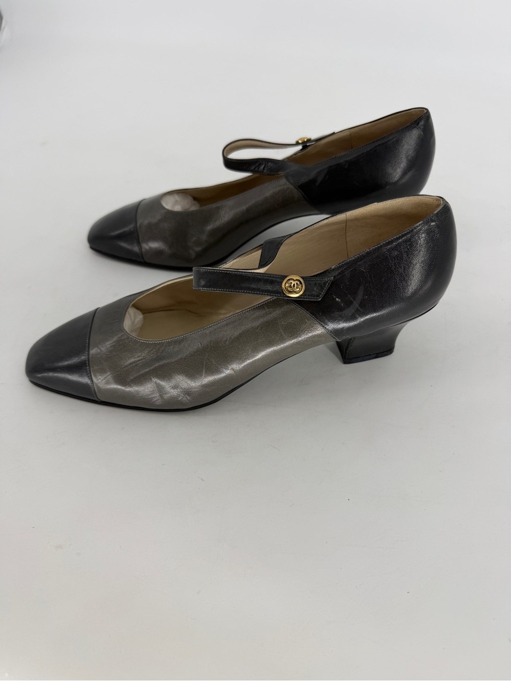 Chanel Vintage CC Logo Mary Jane Two Tone Leather Pumps Heels Size 41 New